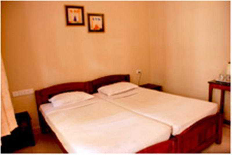 Highland Village Beach Resort Candolim Exterior photo